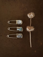 Load image into Gallery viewer, Mini Vintage Style Laundry Pin